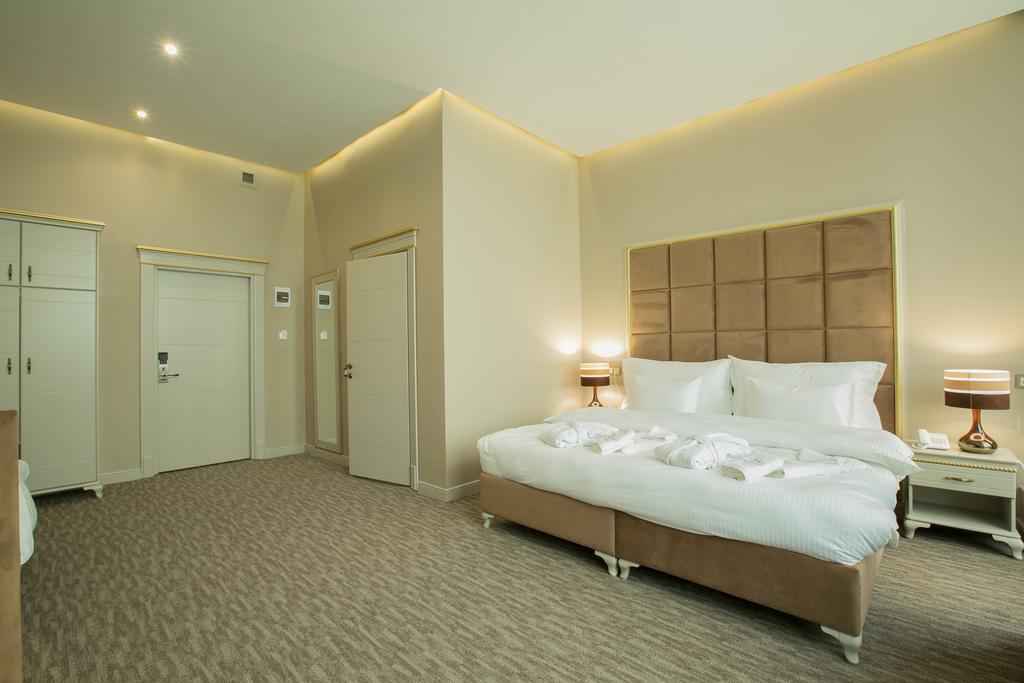Grand Sapphire Hotel Almaty Eksteriør billede