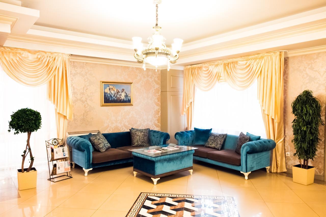 Grand Sapphire Hotel Almaty Eksteriør billede
