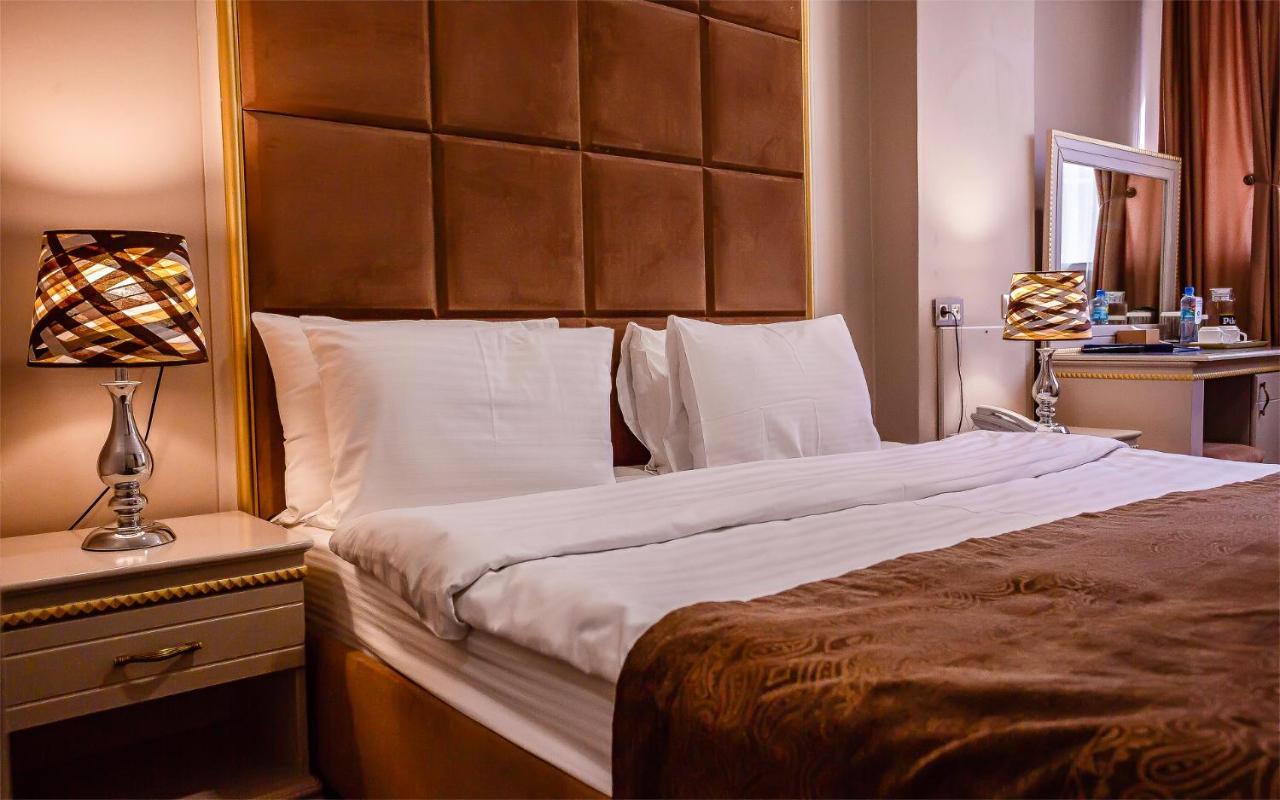 Grand Sapphire Hotel Almaty Eksteriør billede